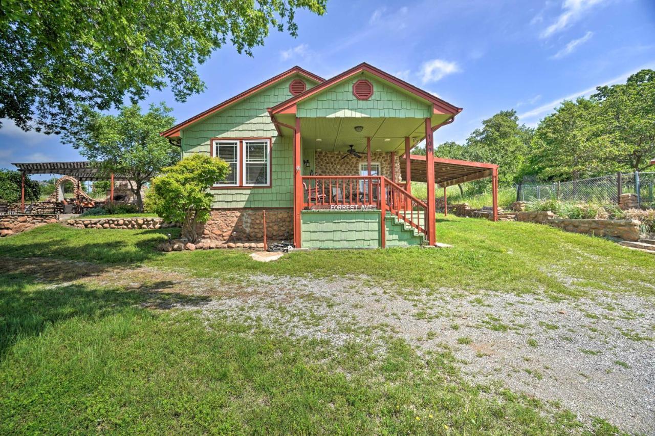 Charming Hilltop Cottage In Medicine Park! Экстерьер фото